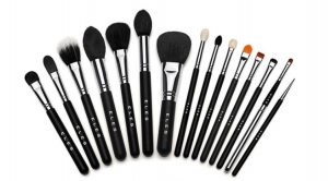 ELES Cosmetics makeup brushes