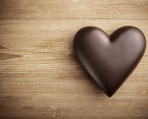 Chocolate,Heart,On,Wooden,Background, valentine's day