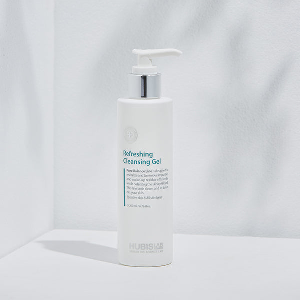 Hubislab skincare  pure_balance_White bottle of Refreshing Cleansing Gel with pump on a white background