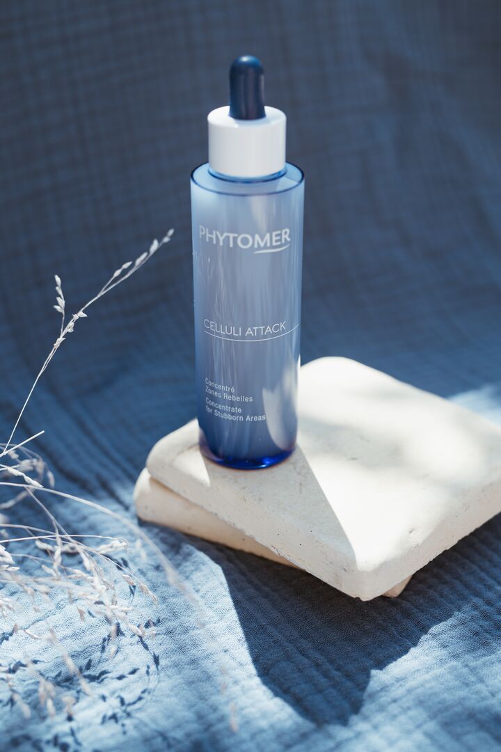 PHYTOMER Celluli Attack Concentrate on a textured blue surface with dried grasses.