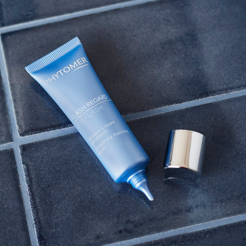 Phytomer Eye Flash Smoothing Reviving Mask 30ml on dark tiles