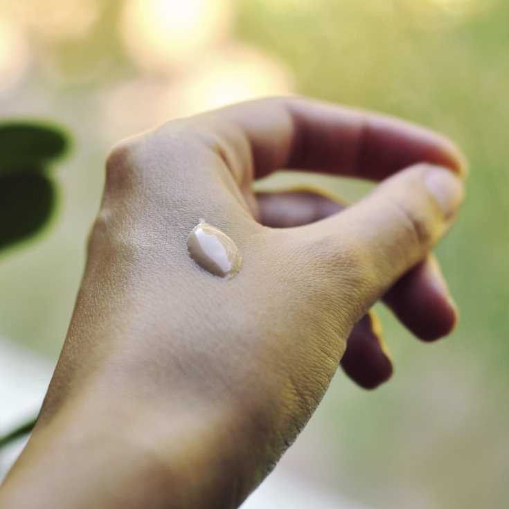 ELES Blue Light Radiant BB Cream 30 texture shown on the back of the hand in natural light.