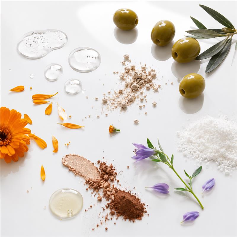 ELES HD Mineral Satin Foundation ingredients flatlay shown with hyaluronic acid, squalane, green tea extract, marigold, allantoin and mineral pigments.