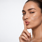 Model applying ELES Lumiere Glow Perfecting Primer