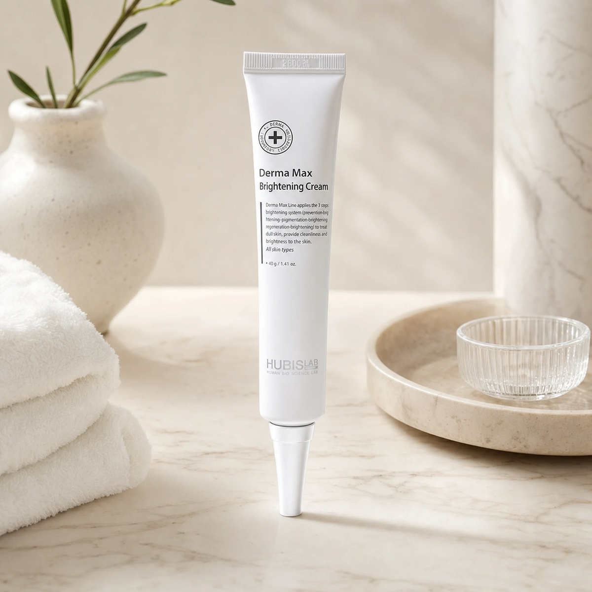 Hubislab Derma Max Brilliance Cream 40g displayed in a premium bathroom vanity setting for dull, uneven or hyperpigmented skin.