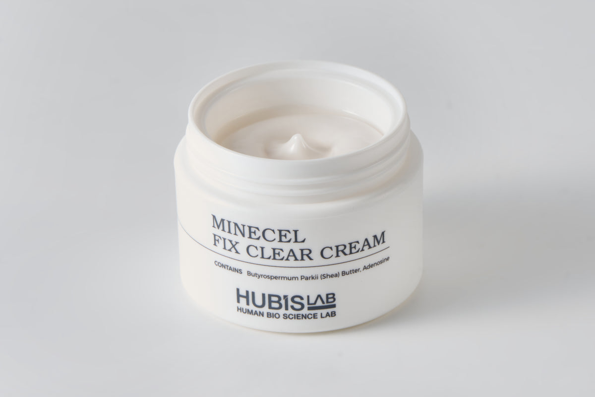Jar of Hubislab Minecel Fix Clear Cream 50ml  for sensitive, dry or post-treatment skin no lid on a gray background, showing texture