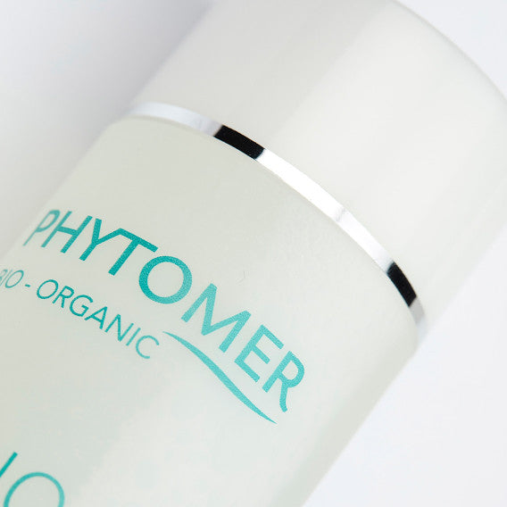 Phytomer Cyfolia Organic Radiance Toning Cleansing Lotion 250ml bottle cap close-up.