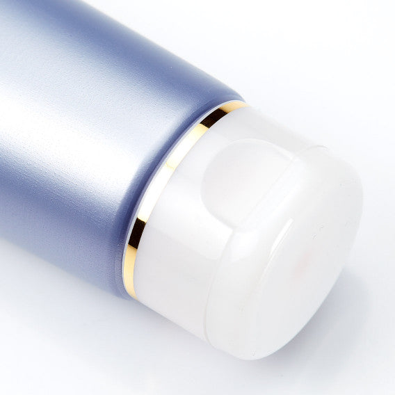 Phytomer Pionnière XMF Supreme Gel-to-Oil Cleanser tube cap close-up.