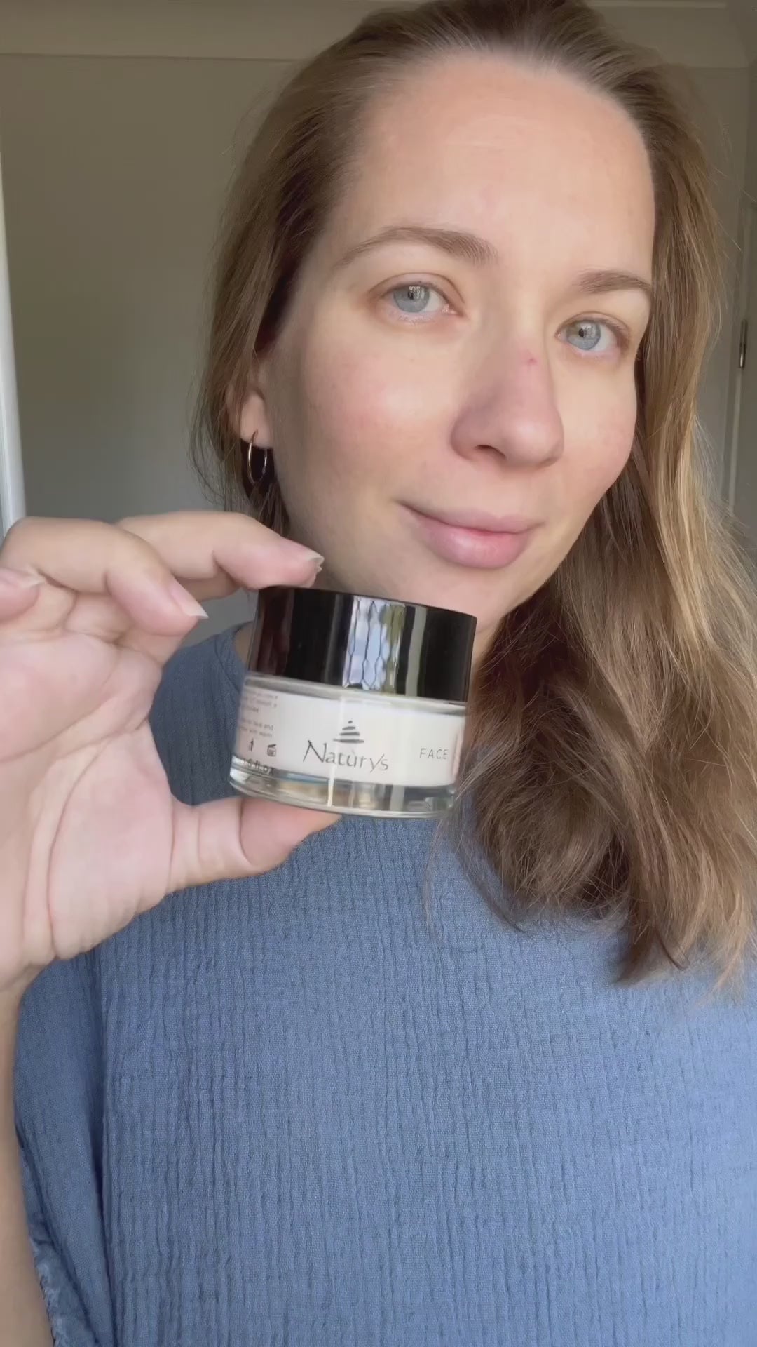 Jana holding Naturys face Sensitive Enzymatic Peel Cream 50ml reel